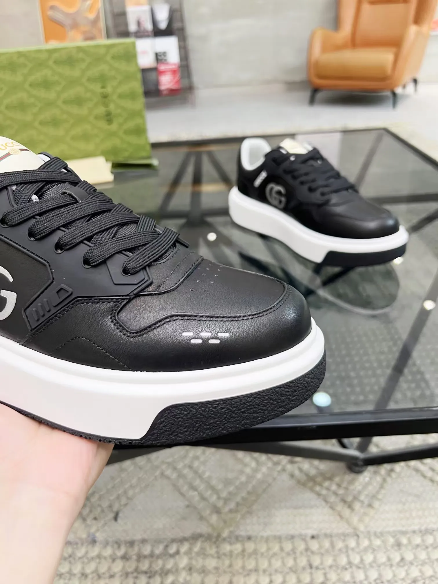 Men's Men's Shoes Men's Men's 💰460 new men's shoes GUCCI [Lightning] latest shoes shipped. Original quality, fashionable, made of special materials, sheepskin lining, brand new packaging. The foot feels super comfortable and the workmanship is impeccable. Size: 38-45